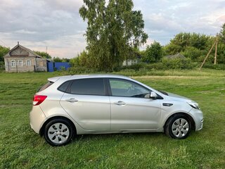2015 Kia Rio 6-speed III, серебристый, 750000 рублей, вид 5