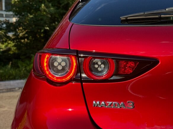 2019 Mazda 3 IV (BP), красный, 2200000 рублей - вид 8