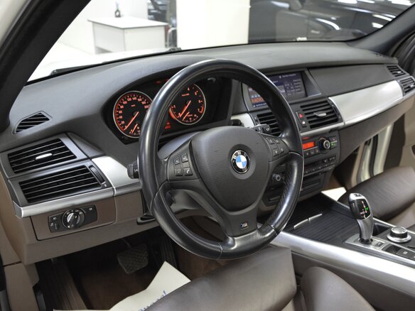 2008 BMW X5 4.8i II (E70), белый - вид 6