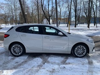 2020 BMW 1 серии 118i III (F40), белый, 2802720 рублей, вид 3