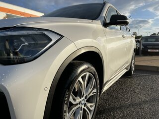 2019 BMW X1 18d xDrive II (F48) Рестайлинг, белый, 2800000 рублей, вид 2