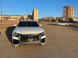 2019 Audi Q8 55 TFSI I (4M), белый, 5850000 рублей, вид 2