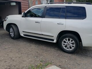 2015 Toyota Land Cruiser 200 Series Рестайлинг 2, белый, 5000000 рублей, вид 4