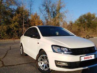 2018 Volkswagen Polo V Рестайлинг, белый, 850000 рублей, вид 1