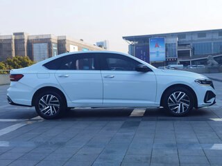 2022 Volkswagen Lavida III Рестайлинг, белый, 1141007 рублей, вид 3