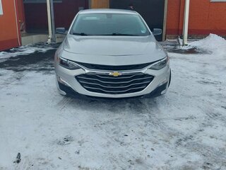 2020 Chevrolet Malibu IX Рестайлинг, серебристый, 1200000 рублей, вид 1
