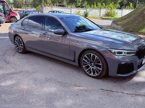 2020 BMW 7 серии Long 740Li VI (G11/G12) Рестайлинг, серый, 4450000 рублей - вид 1