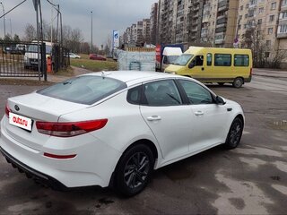 2019 Kia Optima IV Рестайлинг, белый, 1030000 рублей, вид 4