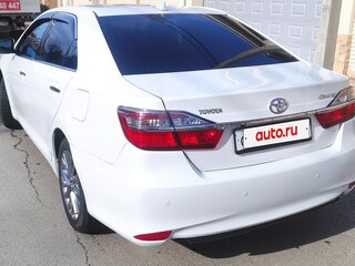 2016 Toyota Camry VII (XV50) Рестайлинг, белый, 2550000 рублей, вид 3