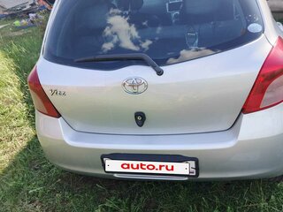 2005 Toyota Vitz II (XP90), серебристый, 400000 рублей, вид 2