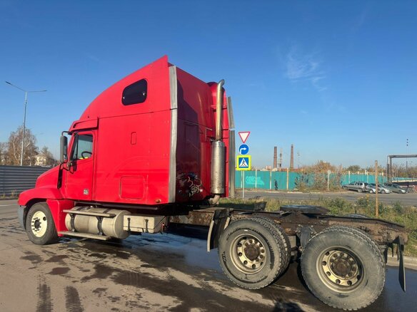 2000 Freightliner Century Class, красный, 1190000 рублей - вид 3