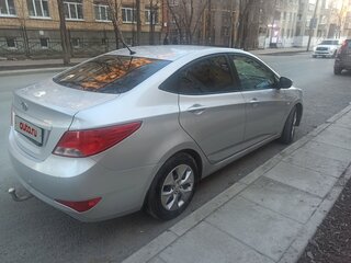 2016 Hyundai Solaris I Рестайлинг, серебристый, 1100000 рублей, вид 2