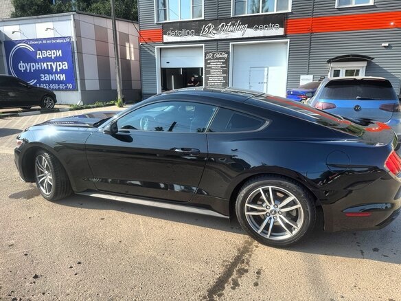 2017 Ford Mustang VI, чёрный, 2200000 рублей - вид 5