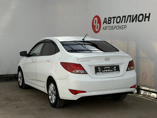 2016 Hyundai Solaris I Рестайлинг, белый, 760000 рублей, вид 3