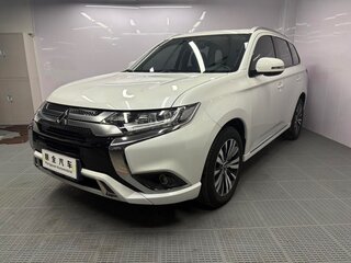 2022 Mitsubishi Outlander III Рестайлинг 3, белый, 1620000 рублей, вид 3