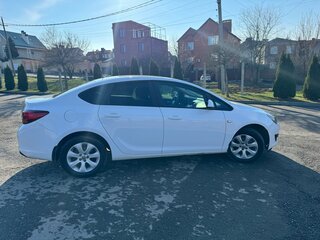 2014 Opel Astra J Рестайлинг, белый, 939000 рублей, вид 4