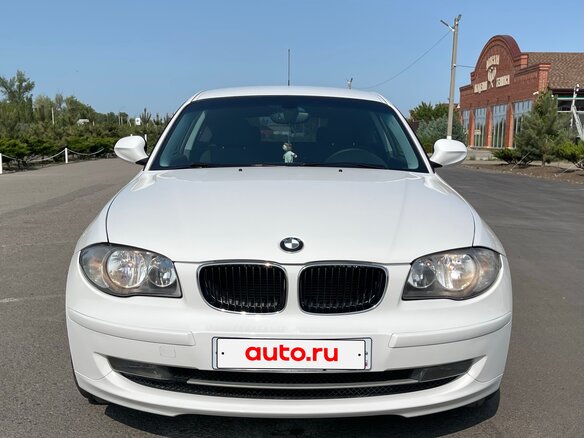 2011 BMW 1 серии 116i I (E81/E82/E87/E88) Рестайлинг, белый, 900000 рублей - вид 3