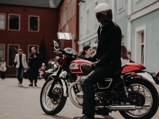 2002 Kawasaki W 650, красный, 700000 рублей, вид 1