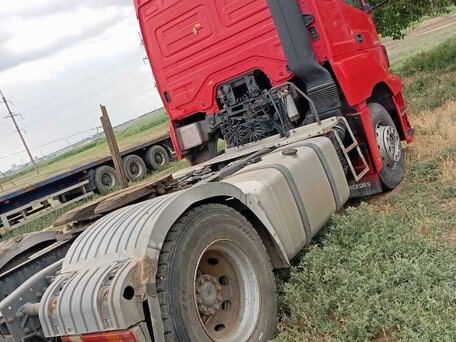 2008 Mercedes-Benz Axor, красный, 3900000 рублей, вид 5
