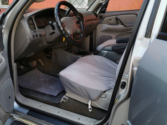 2001 Toyota Sequoia I, серый, 2900000 рублей - вид 5