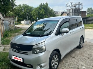 2009 Toyota Voxy II (R70), серый, 950000 рублей, вид 1