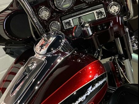 2013 Harley-Davidson CVO Limited, красный, 1990000 рублей, вид 4