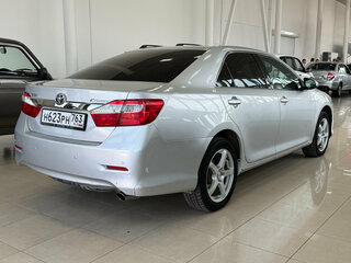 2013 Toyota Camry VII (XV50), серебристый, 945000 рублей, вид 4