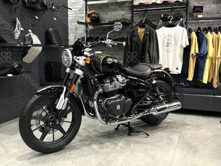 2025 Royal Enfield Super Meteor, зелёный, 773000 рублей, вид 1