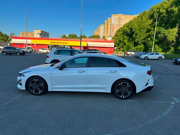 2020 Kia K5 III, белый, 2600000 рублей - вид 3