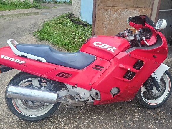 1990 Honda CBR 1000F, красный, 260000 рублей - вид 2