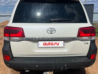 2020 Toyota Land Cruiser 200 Series Рестайлинг 2, белый, 6500000 рублей, вид 4