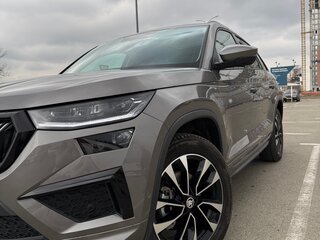 2025 Skoda Kodiaq I Рестайлинг, серый, 4525000 рублей, вид 2