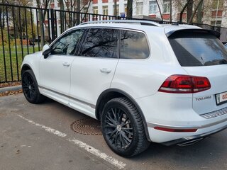 2017 Volkswagen Touareg II Рестайлинг, белый, 3150000 рублей, вид 3