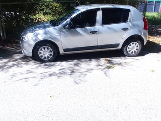 2013 Renault Sandero I, серебристый, 615000 рублей, вид 4