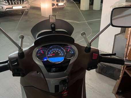 2015 Piaggio Beverly, серебристый, 300000 рублей, вид 5