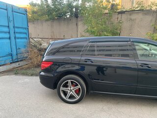 2005 Mercedes-Benz R-Класс 350 I, чёрный, 1400000 рублей, вид 2