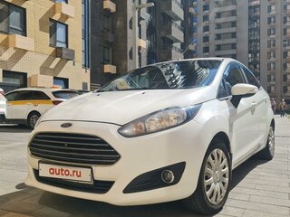 2015 Ford Fiesta Mk6 Рестайлинг, белый, 899999 рублей, вид 3