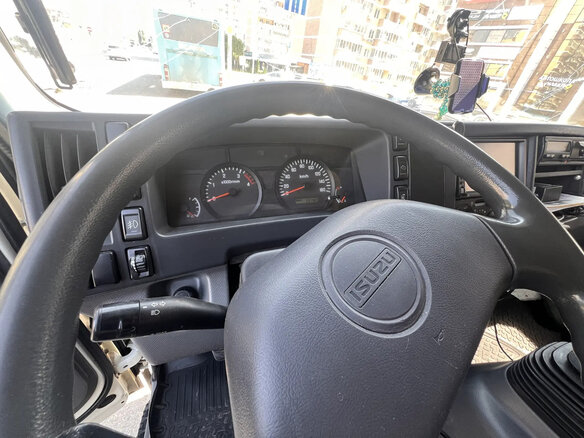2016 Isuzu Elf (N-series), белый, 2700000 рублей - вид 9