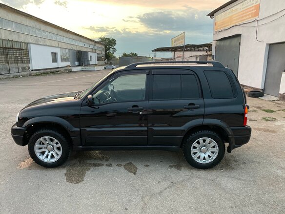 2000 Suzuki Grand Vitara I, чёрный - вид 13