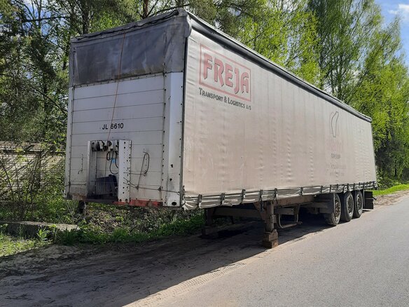 2002 Schmitz Cargobull SPR, красный, 1170000 рублей