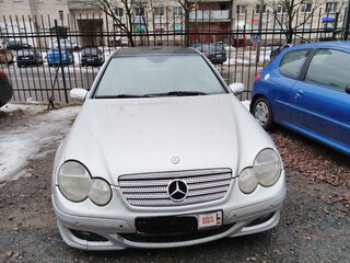 2005 Mercedes-Benz C-Класс 230 II (W203) Рестайлинг, серебристый, 1000000 рублей, вид 2