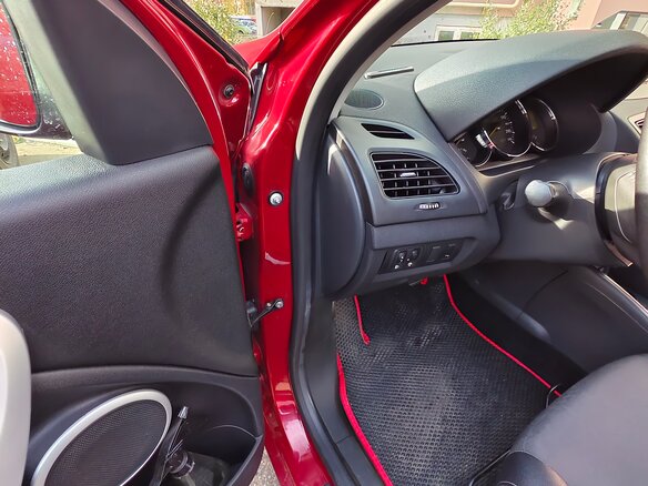 2012 Renault Fluence I, красный, 820000 рублей - вид 15