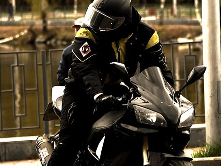 1999 Yamaha YZF-R1, чёрный, 400000 рублей, вид 1