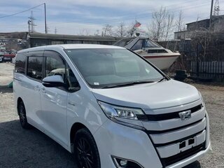 2018 Toyota Noah III (R80) Рестайлинг, белый, 2700000 рублей, вид 5