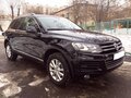 2014 Volkswagen Touareg II, чёрный - вид 2