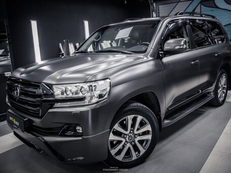 2017 Toyota Land Cruiser 200 Series Рестайлинг 2, белый, 6300000 рублей, вид 3