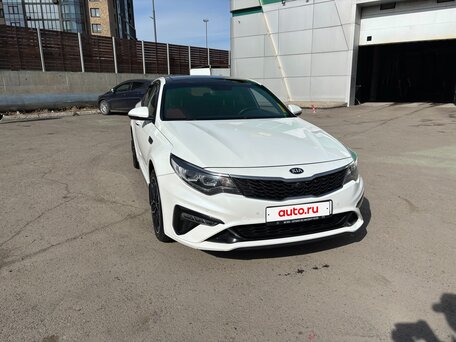 2019 Kia Optima IV Рестайлинг, белый, 2000000 рублей, вид 4