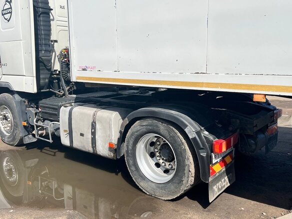 2007 Volvo FH, белый, 4000000 рублей - вид 6