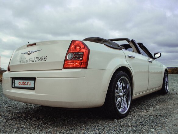 2007 Chrysler 300C I, бежевый - вид 2