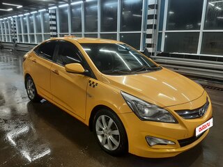 2015 Hyundai Solaris I Рестайлинг, жёлтый, 750000 рублей, вид 3